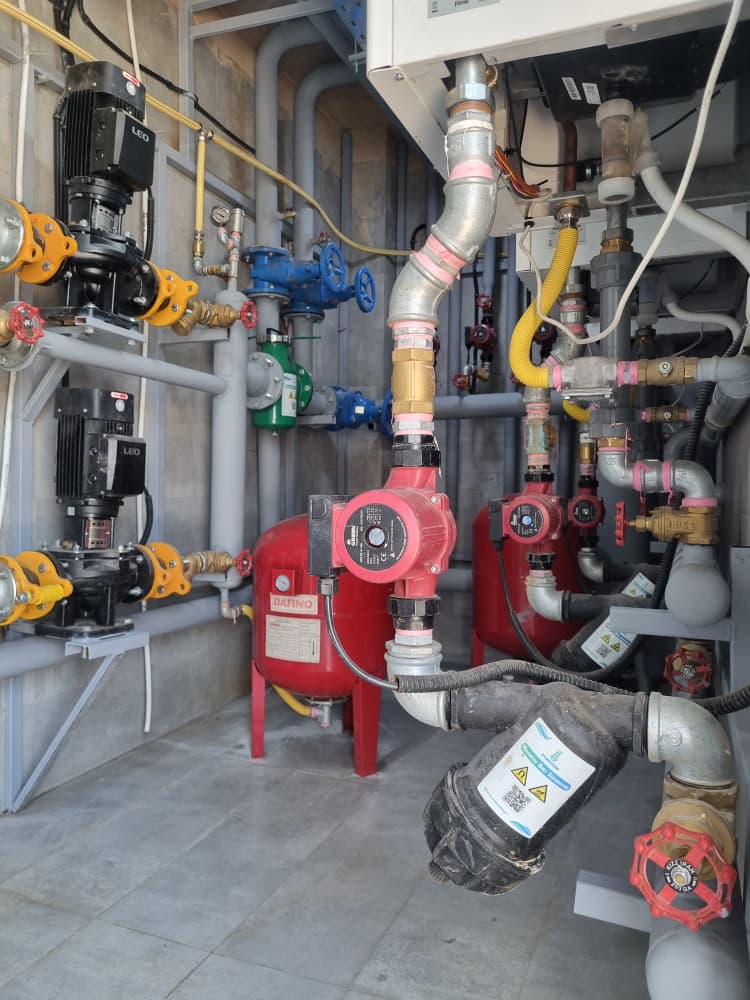 فیلتر مغناطیسی چیلر | حذف لجن آهنی و افزایش راندمان سیستم سرمایش و گرمایش صنعتی و ساختمانی